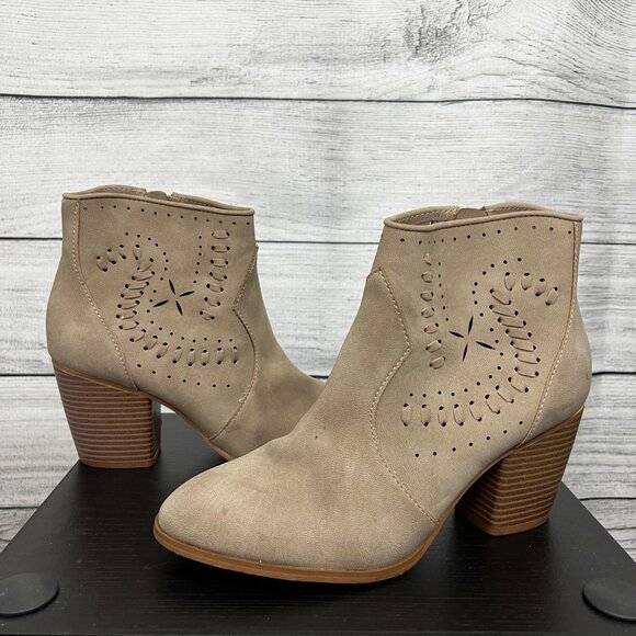 Restricted Tan Perforated Ankle Boots With Stacked Wooden Heel, Size 9 - Picture 5 of 8
